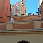 Appartement A 2 Pas Des Plages De Sable Et Du Centre Beau 3 Pieces Pour 3 Personnes Menton
